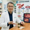 專業泌尿科藥師展示犀利士5mg每日錠並解說長期血管修復的作用機轉