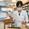 藥師在實體健保特約藥局親自核對處方箋並調劑必利勁