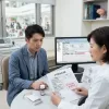 抑鬱癥患者在醫院諮詢專科醫師關於必利勁用藥安全與藥物清單審查